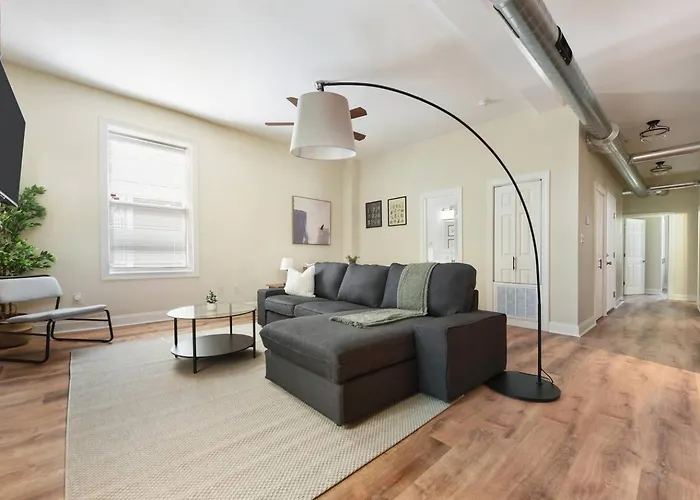 Netflix+free Parking Near Shopping|parks|dining