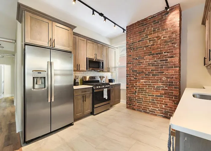 Netflix+free Parking Near Shopping|parks|dining Apartment