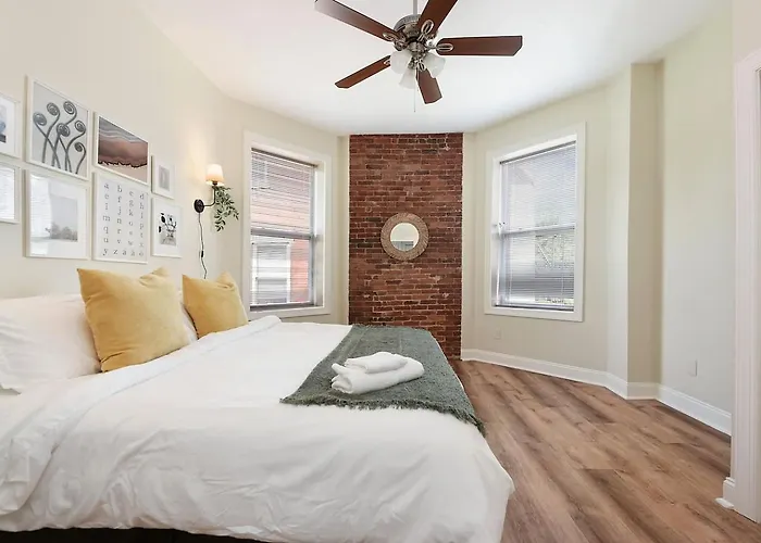 Netflix+free Parking Near Shopping|parks|dining Apartment Pittsburgh