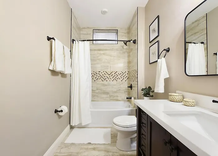 Netflix+free Parking Near Shopping|parks|dining Apartment