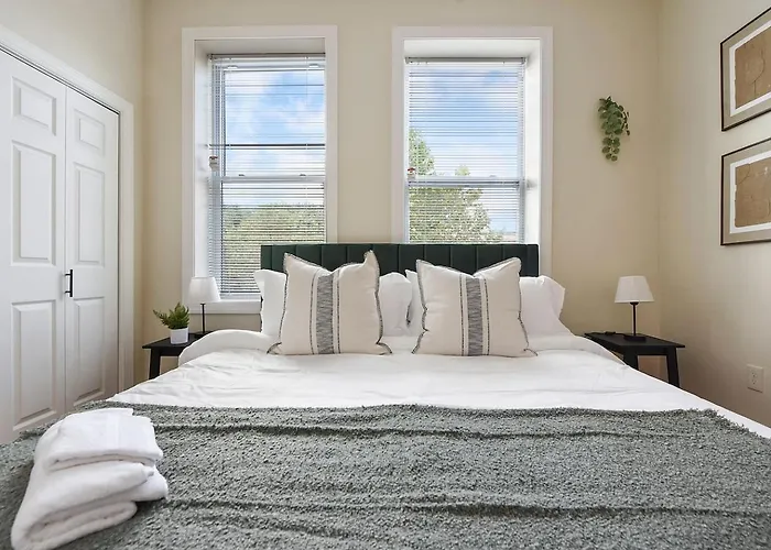 Netflix+free Parking Near Shopping|parks|dining Apartment Pittsburgh
