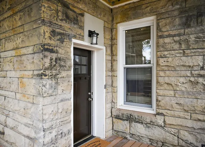 Netflix+free Parking Near Shopping|parks|dining Apartment